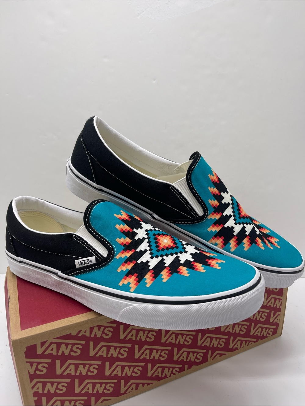 Vans Men’s Classic Slip-On Desert Vibes Teal Blue/True White
Sneakers Aztec - Picture 5 of 16
